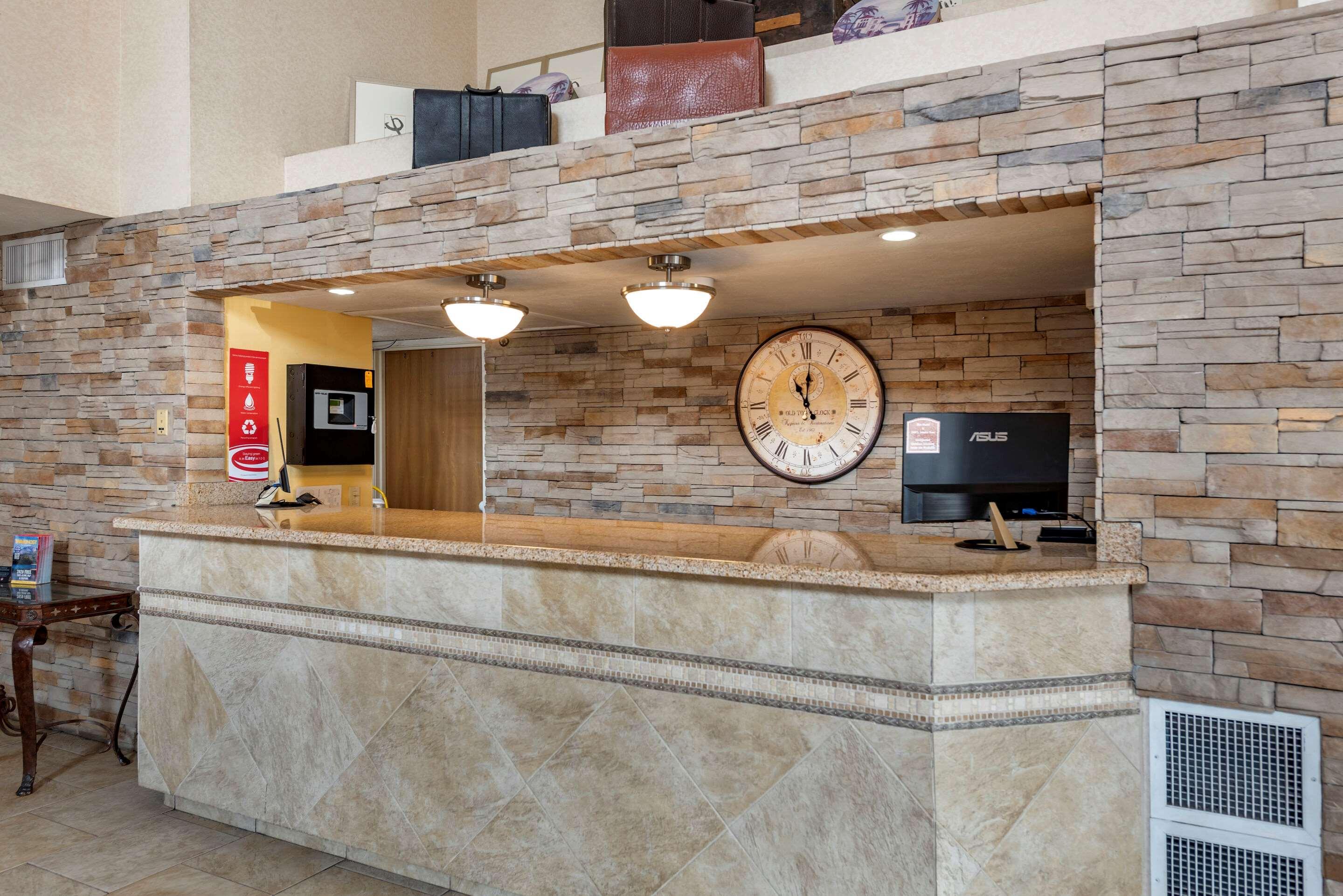 Econo Lodge North Academy Colorado Springs Buitenkant foto