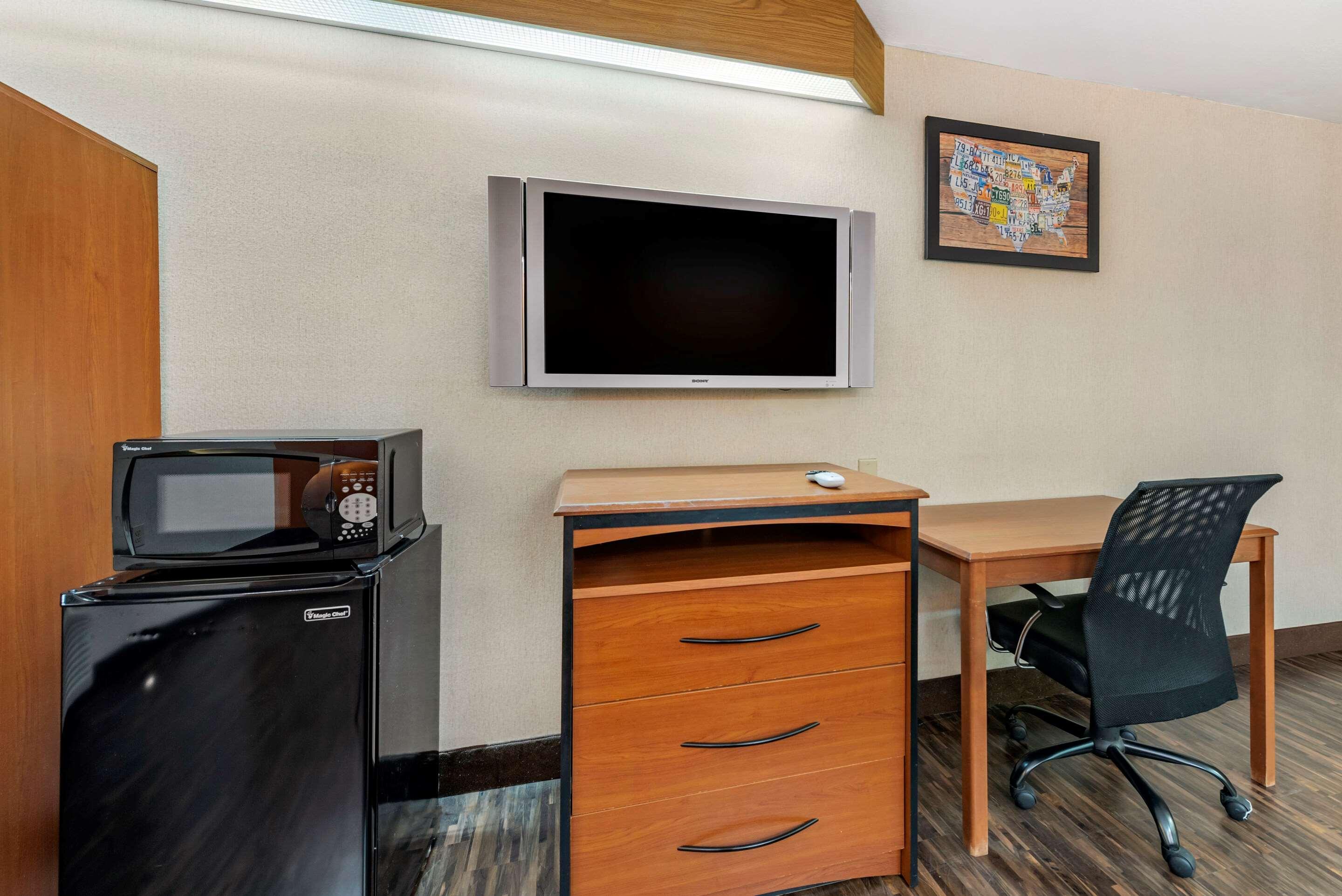 Econo Lodge North Academy Colorado Springs Buitenkant foto